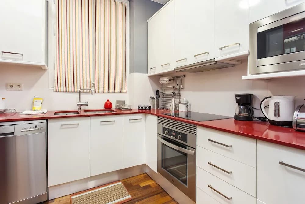 1402 - Elegant City Centre Apartment - photo 16