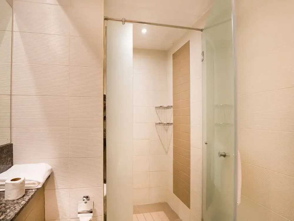 Easygo- Spacious 1bdr Bay Square Busbay - photo 9