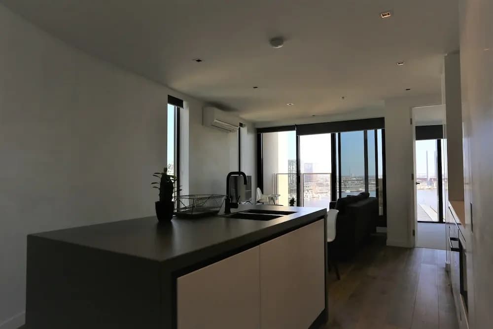 ReadySet Apartments at Stadium - photo 3