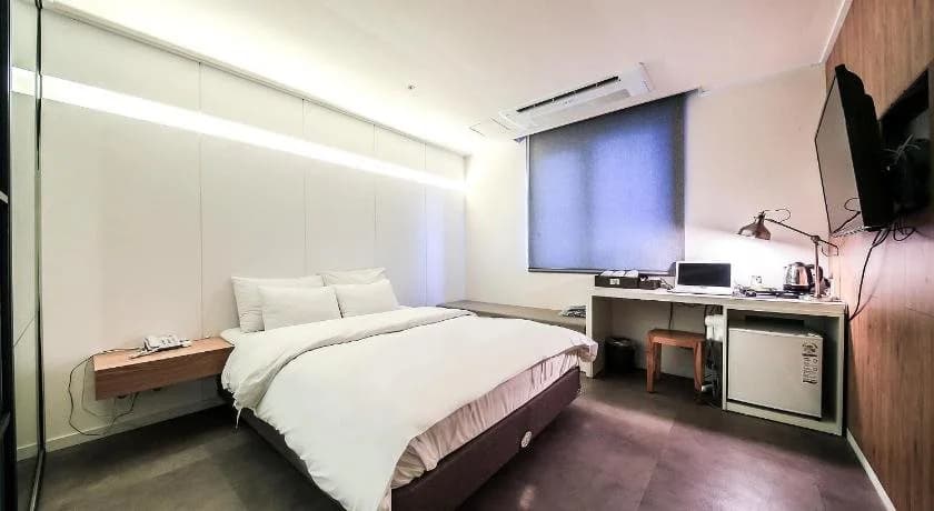 Blvd Hotel - photo 30