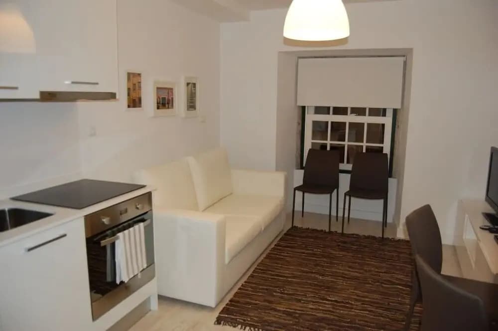 Wallis Apartments - photo 6