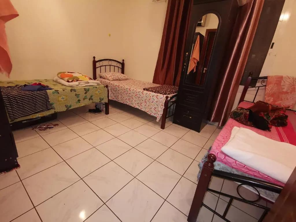 Bed Space For Females Near Metro Station - main photo