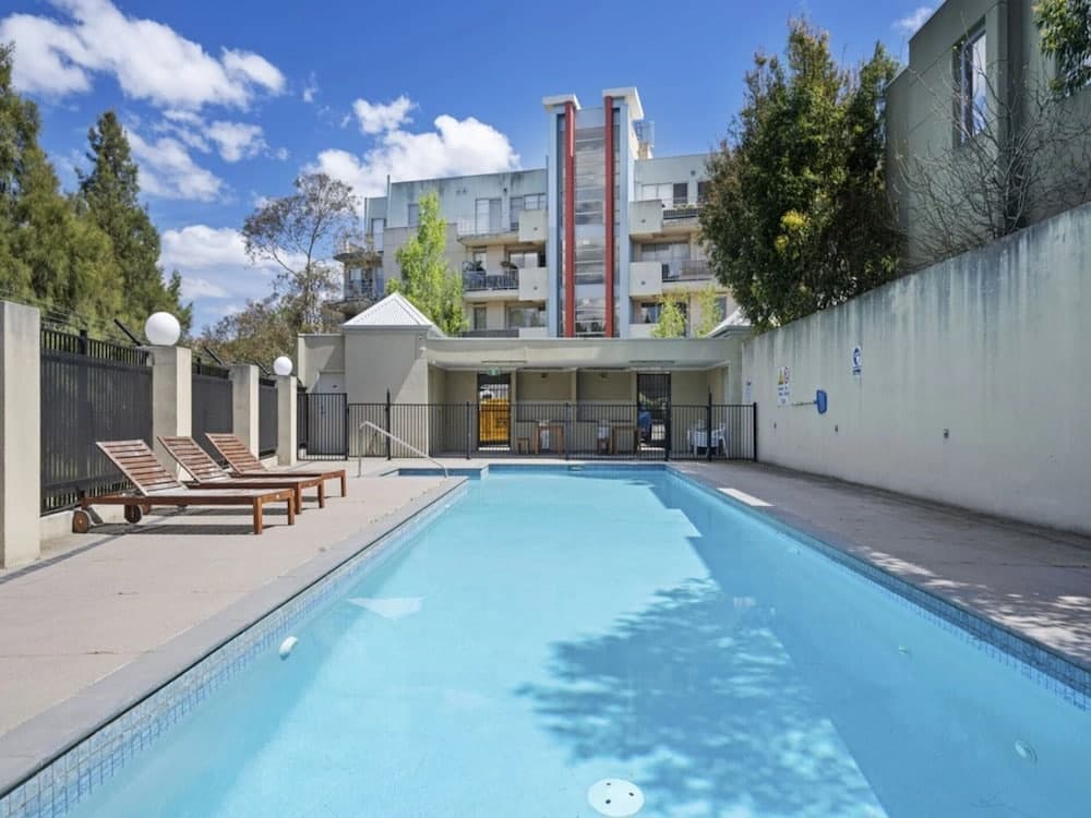 Spacious 3-bed Townhouse in Coburg - photo 12