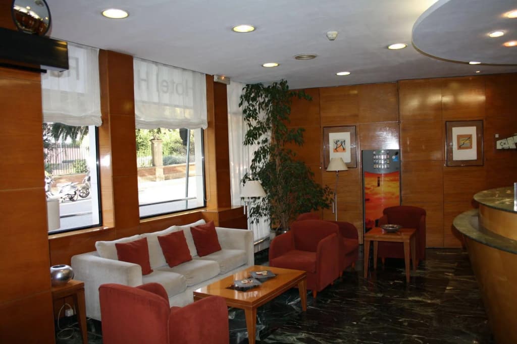 Ginosi Pedralbes Hotel - photo 2