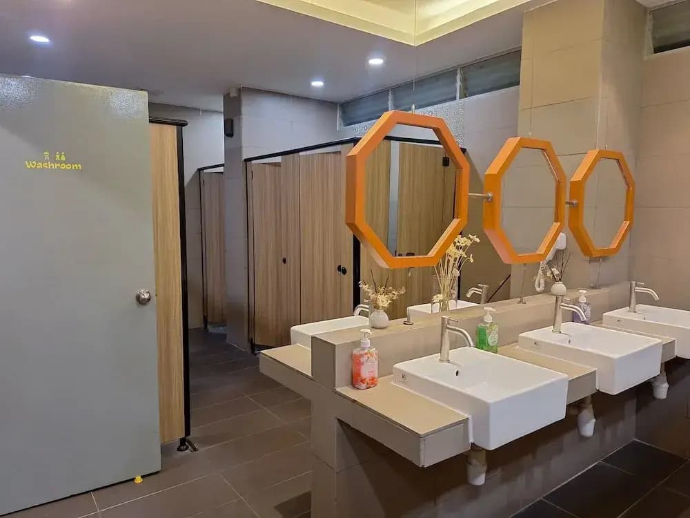 Traveller Ark Hotel & Bunks - photo 50