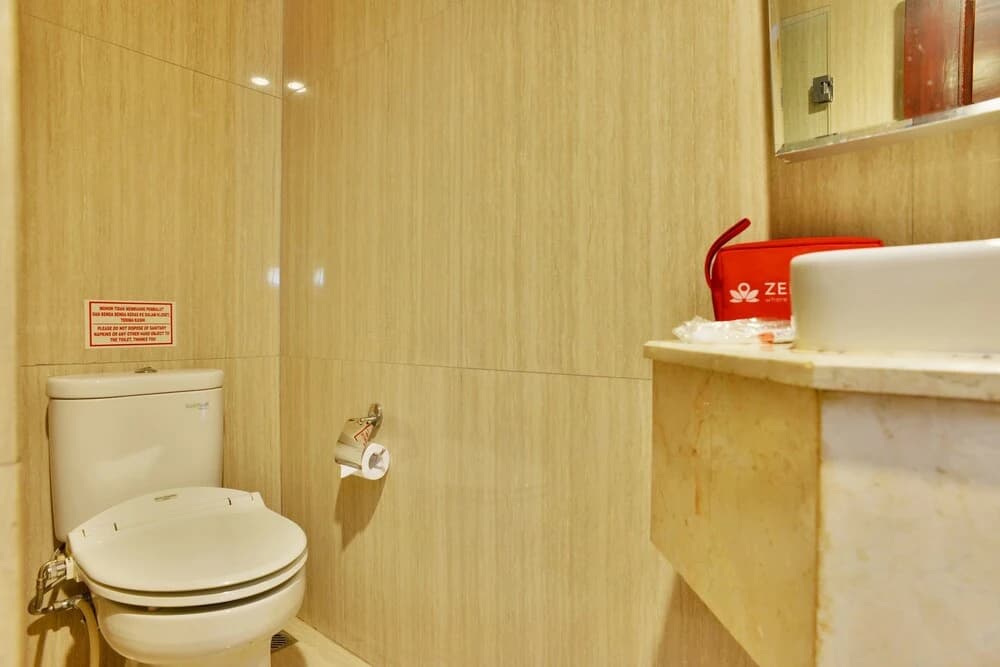 ZEN Rooms Basic Near Sunter Mall - photo 8