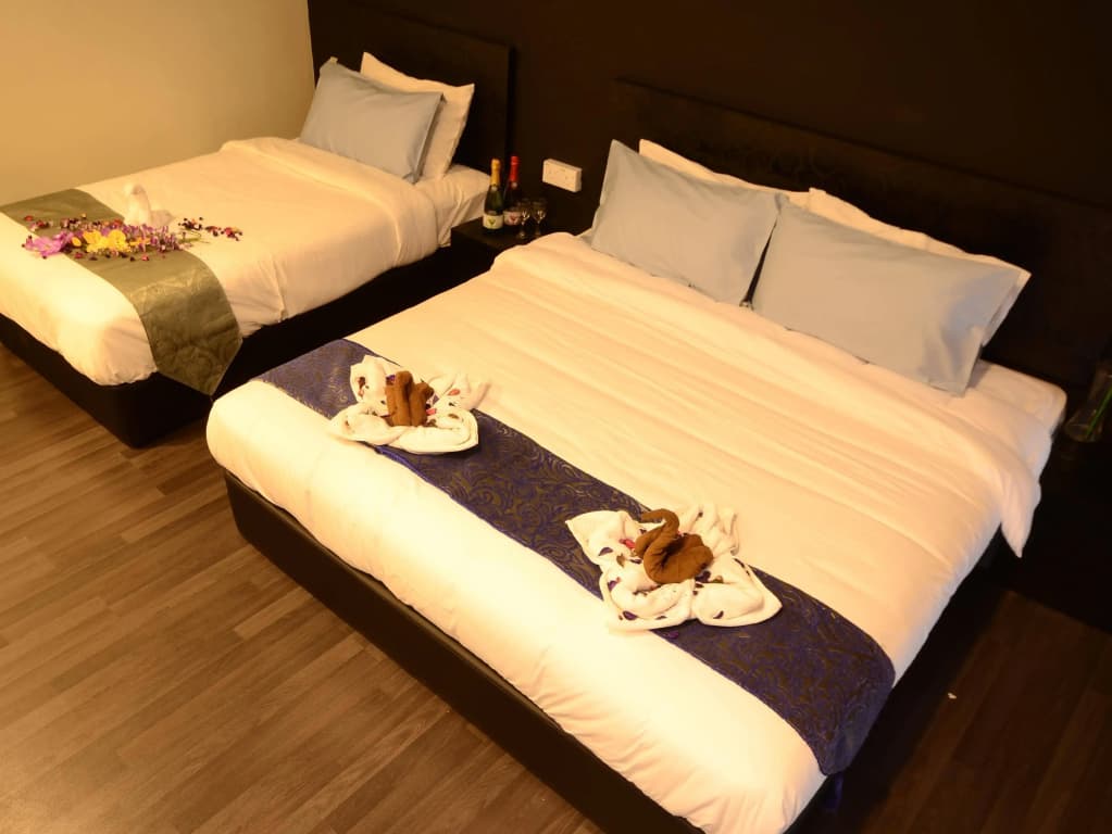 Golden Roof Hotel Kuala Kangsar - photo 2