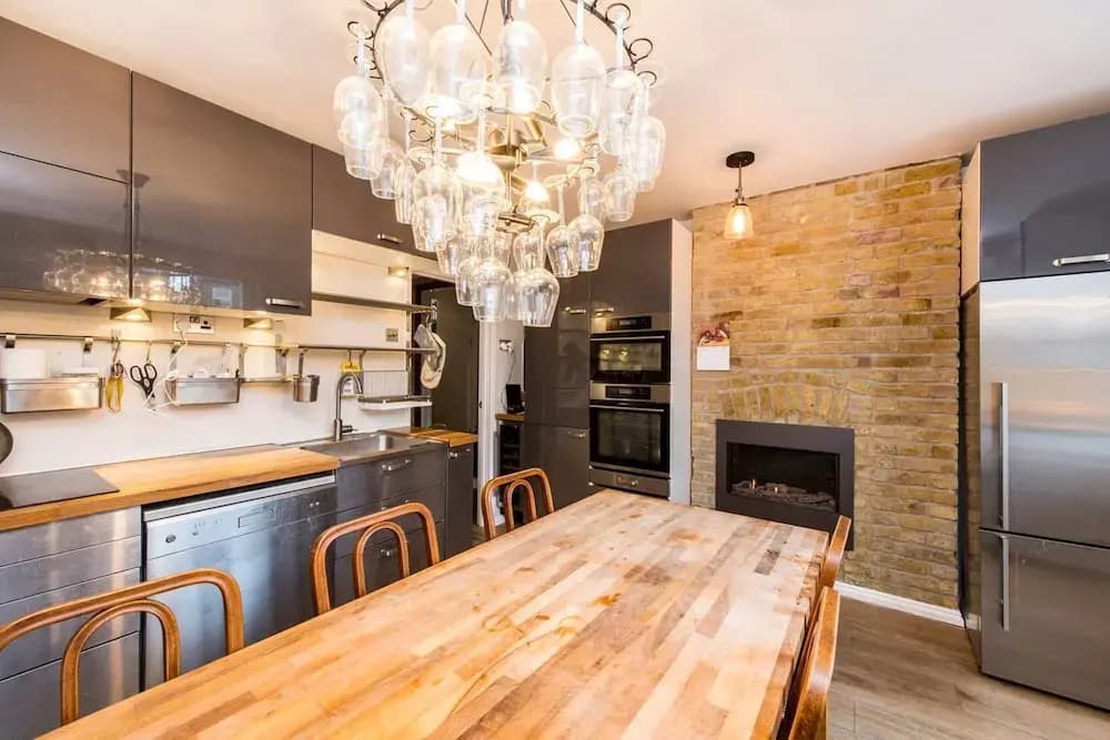 Excellent 4 Bed Apartment For Your Perfect Stay! - photo 15