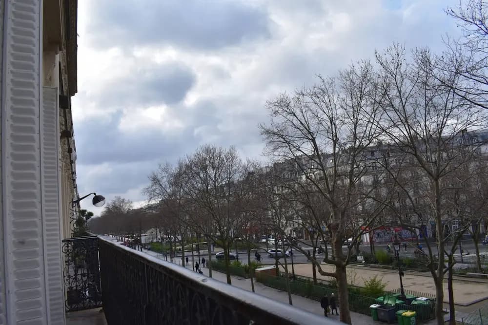 Parisian Apartment In Prime Location - photo 9