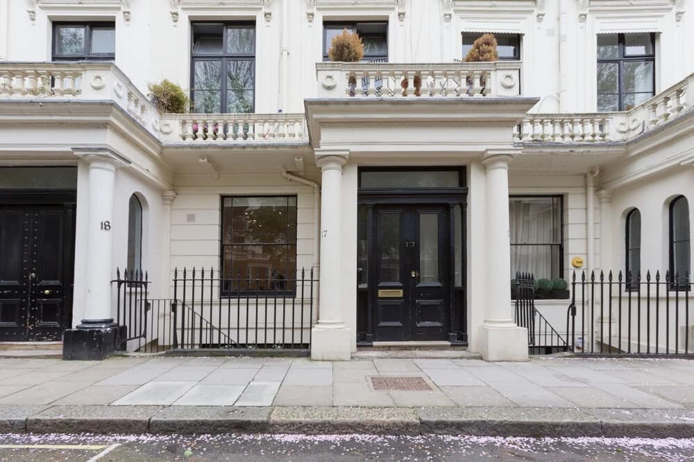 2 Bdr Queens Gardens by the Residences - main photo