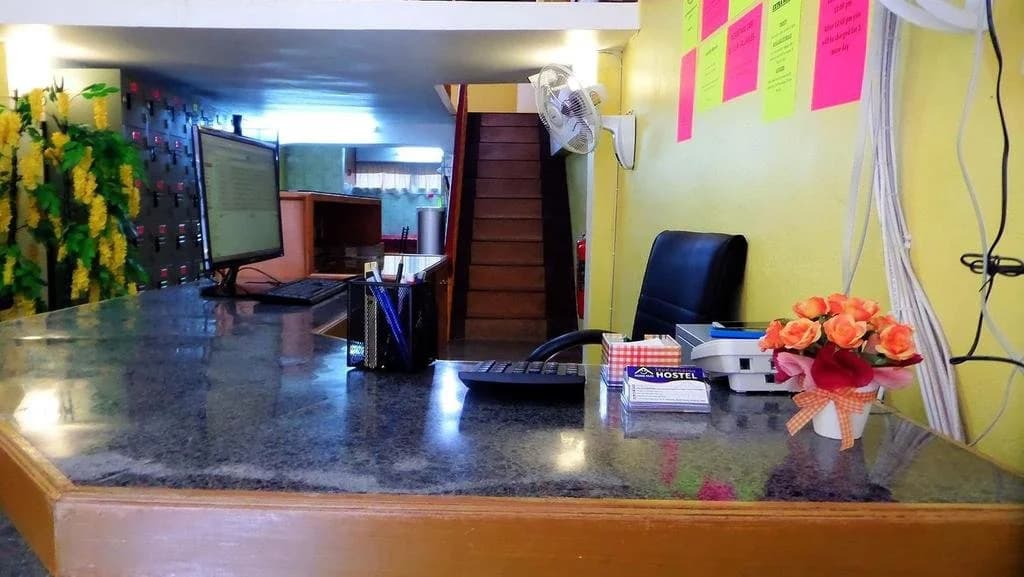 Home Hug Hostel - Adults - photo 20