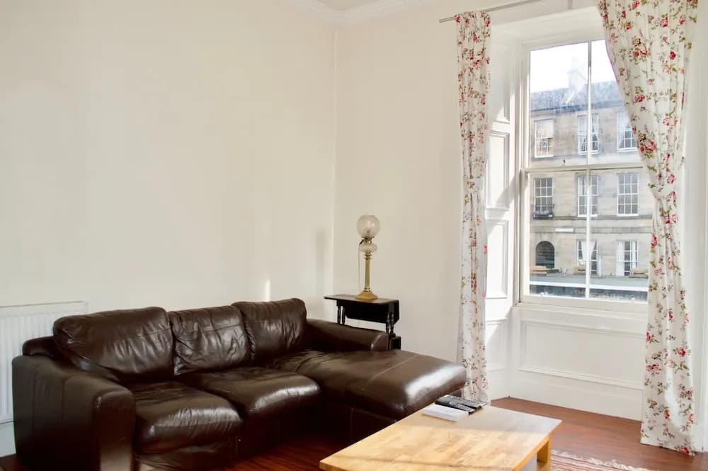 Spacious Flat in Central Stockbridge - photo 19