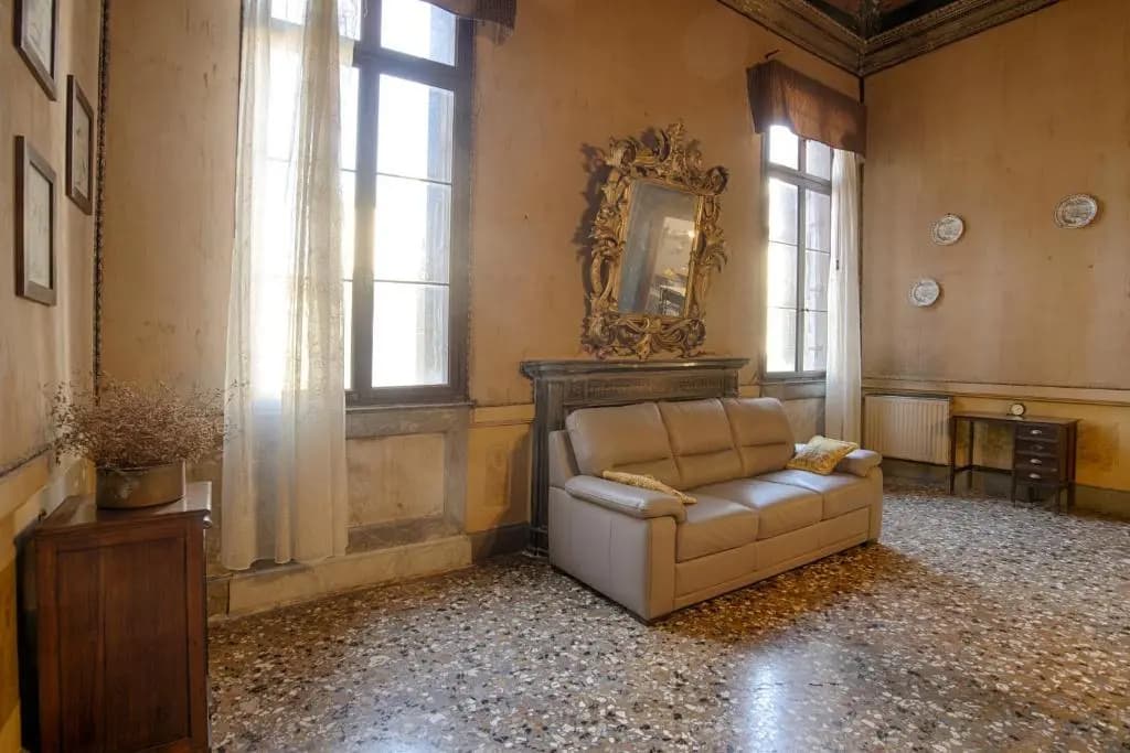 Vintage Venice Apartment - photo 11