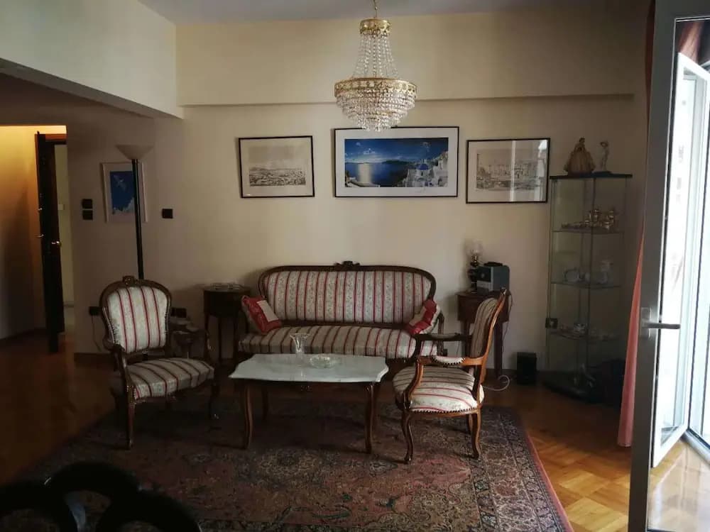 Captivating 1-bed Apartment in Athens - photo 7