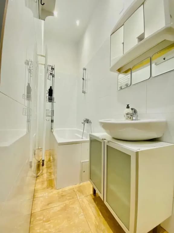 Bright 2BR Apartment Near Westbahnhof - photo 8