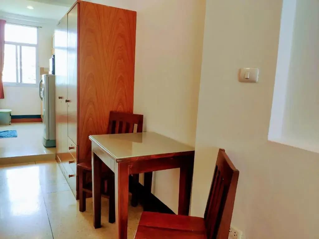 Quiet studio with king bed, kitchen and balcony - photo 2