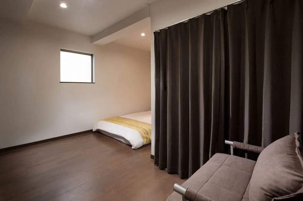 A&M House Enmachi Station - photo 6