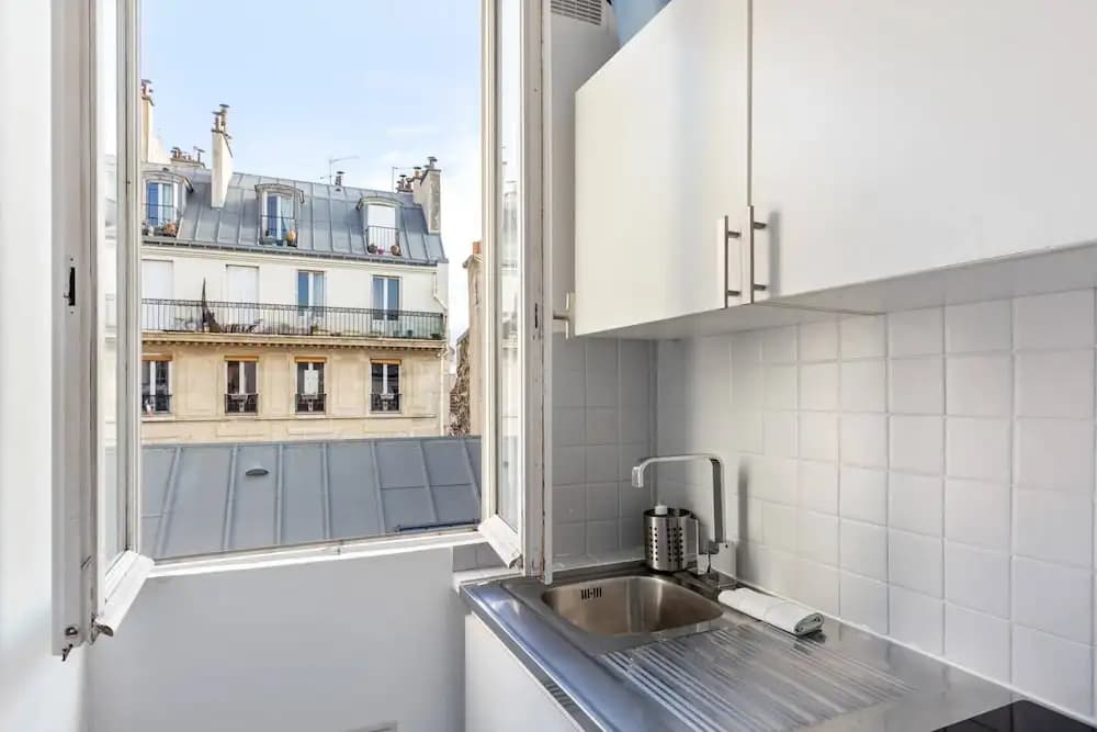 Quaint Apartment With Rooftop Views of Montmarte - photo 13