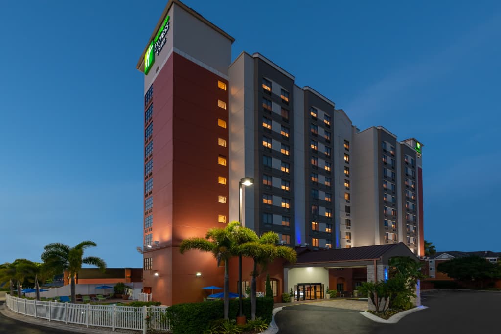 Holiday Inn Express & Suites Nearest Universal Orlando by IHG - photo 1