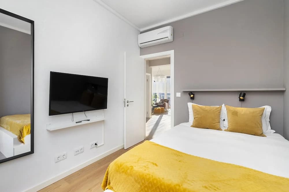 270 Panoramic View Premium Apartment - photo 4