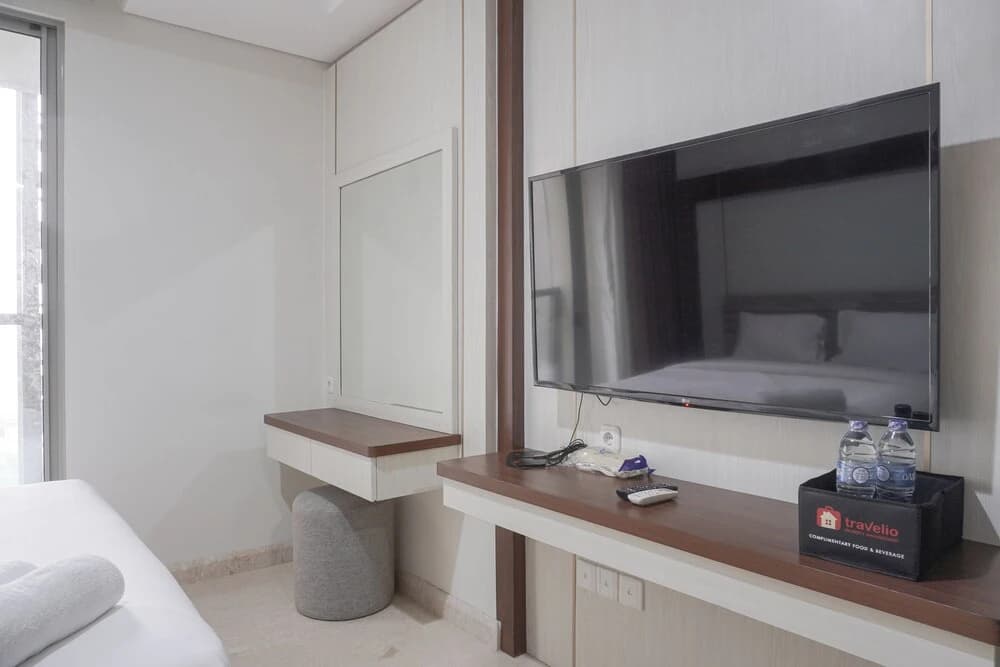 Fancy Designed Studio At Gold Coast Apartment - photo 2