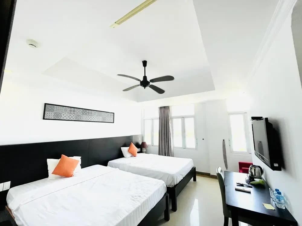 Queen Palace Hotel - photo 2