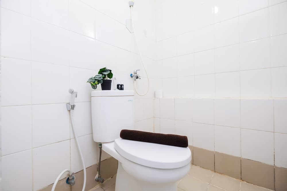 Cozy White 2Br At Bassura City Apartment - photo 9