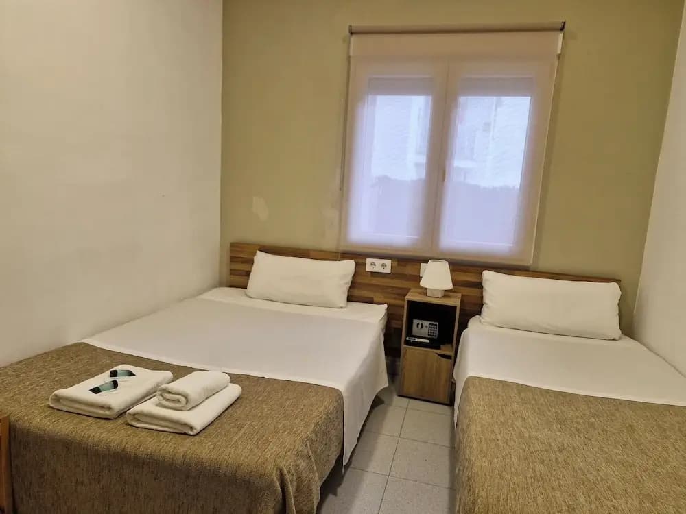 Hostal Elkano - photo 6
