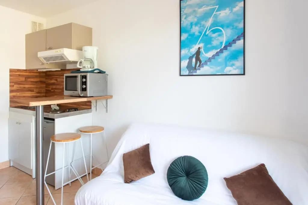 Nice Studio with balcony in quiet residence close to all amenities - photo 12