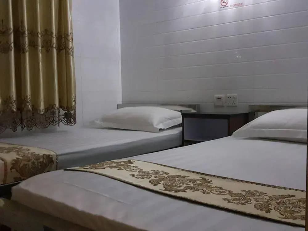 Lucky Hotel - Carlton Group of Hostels - photo 3
