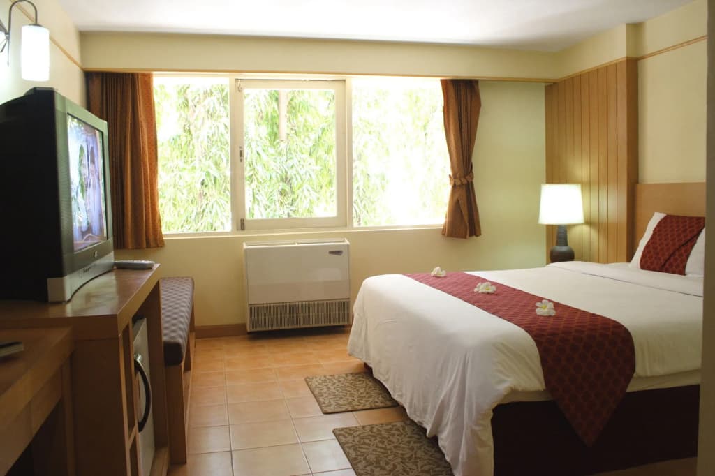 Palm Garden Hotel - photo 4