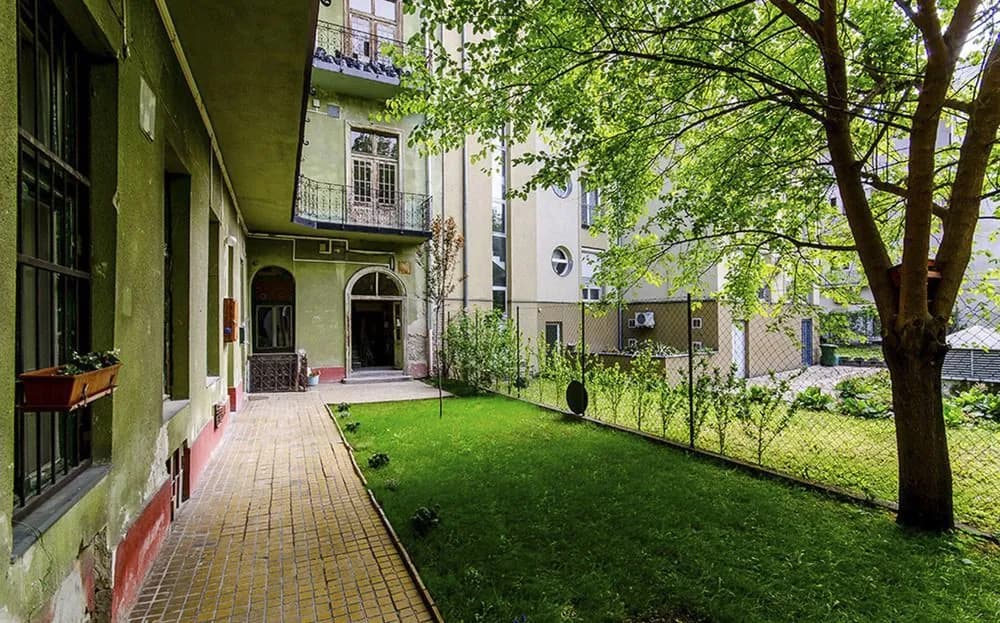 Curry Apartments - photo 11