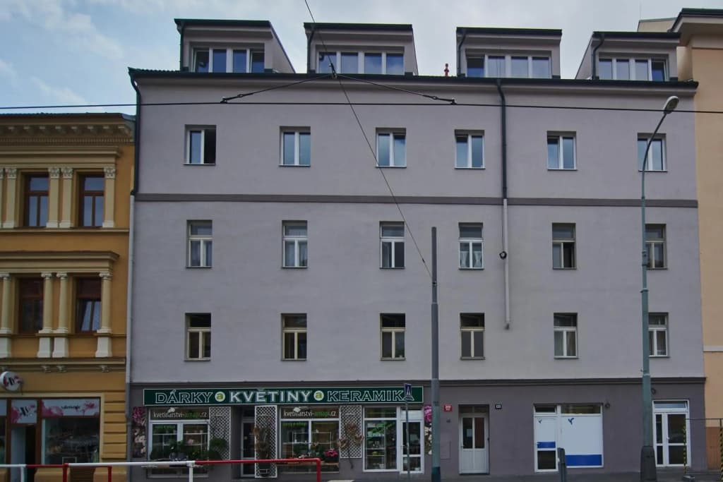 Cozy 2 bedroom Apt with Garden close to Prague Castle - photo 1
