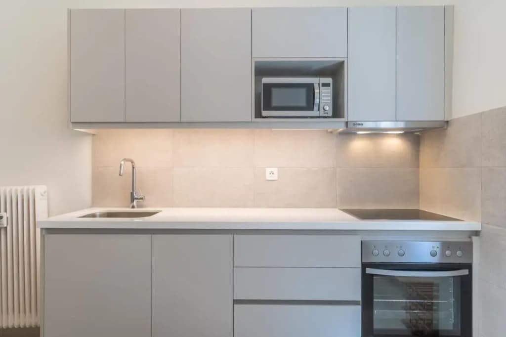 Charming 3bd apt. close to metro - photo 8