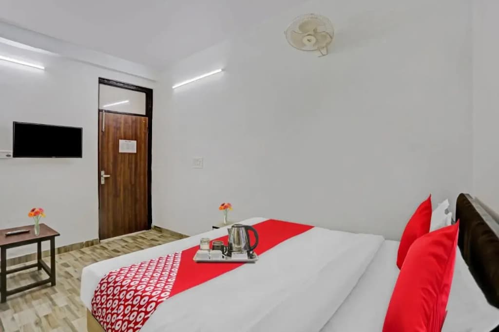 OYO Hotel Nirvan Near Jahangirpuri Metro Station - photo 3