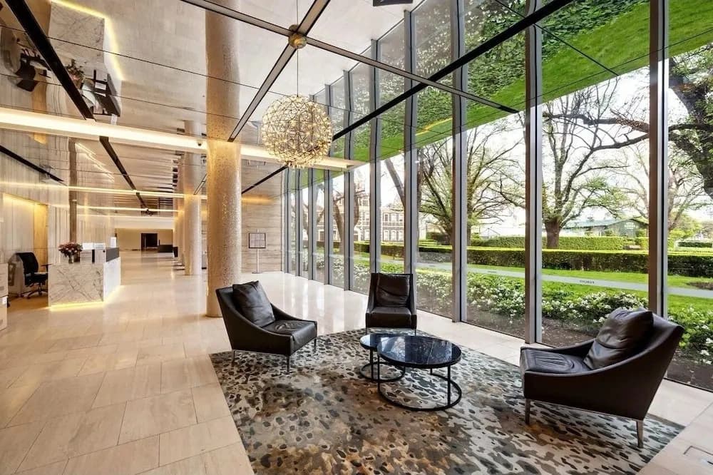 Stylish Edge Apartment Albert Park & Bay - photo 9