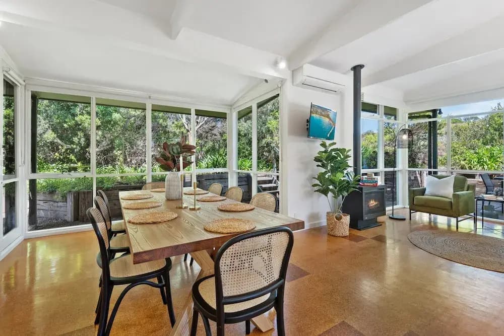 Spacious Coastal 4-bed Steps From the Sand - photo 6