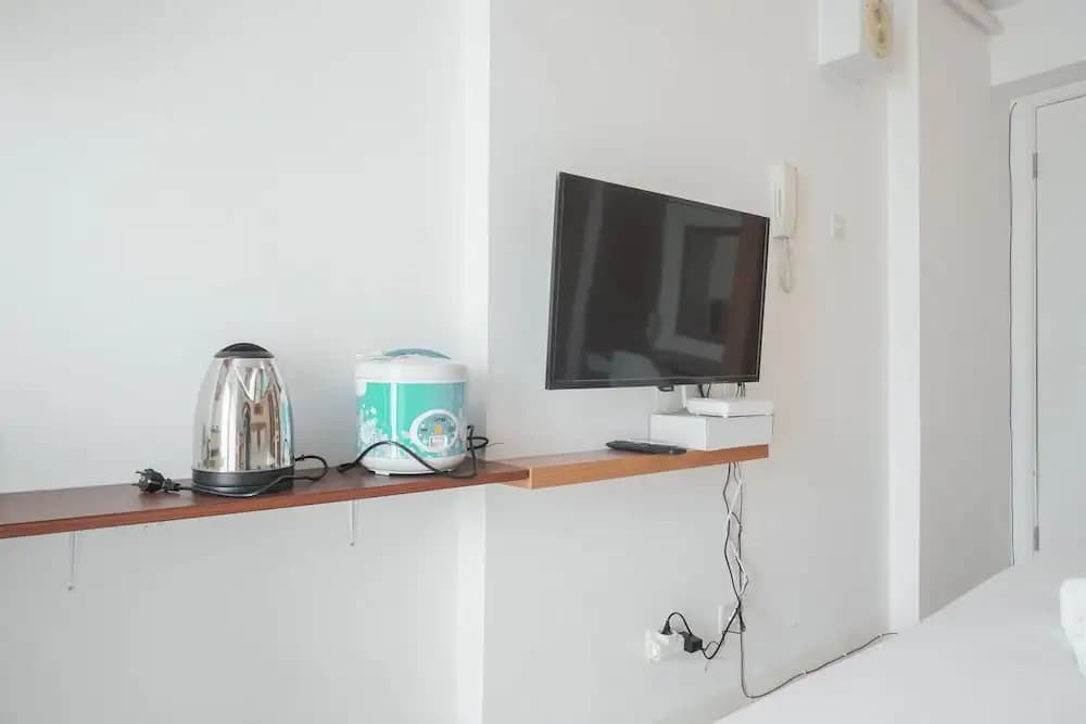 Comfort Studio Room At Bassura City Apartment - photo 4