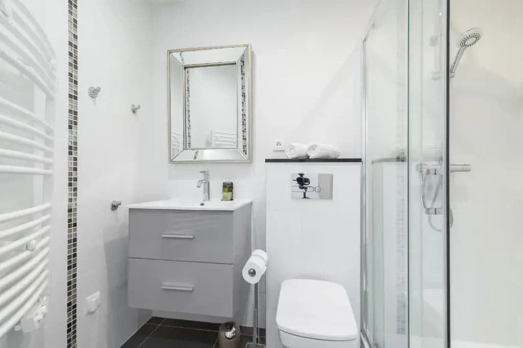Cosy 1 Bdr Near Garibaldi Square - Top Floor & AC - photo 7