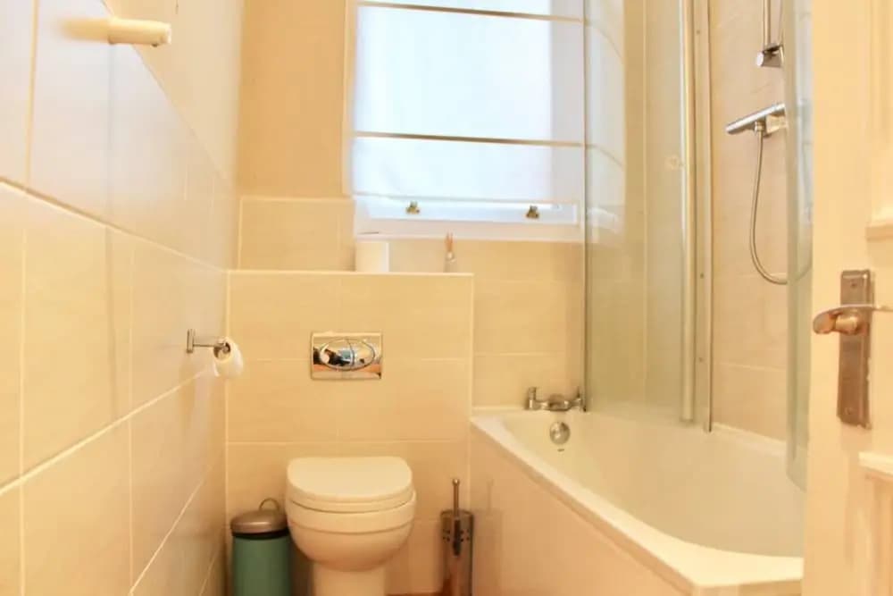 Bright 2 Bedroom Flat Next To The Meadows - photo 9