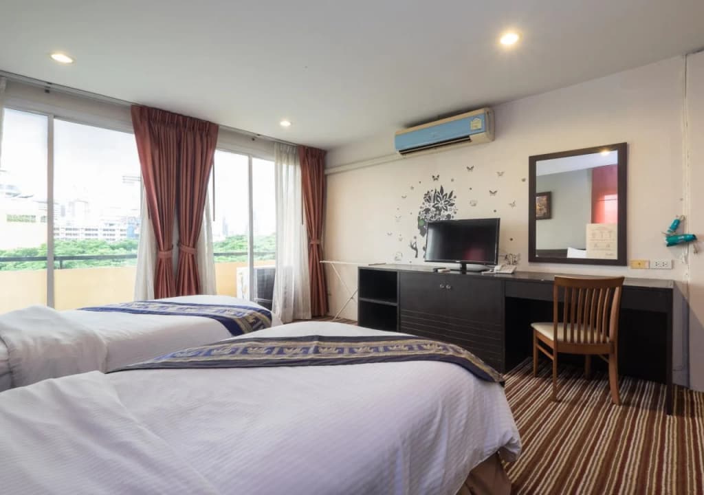 Cozy at Ten Hotel Bangkok - photo 7