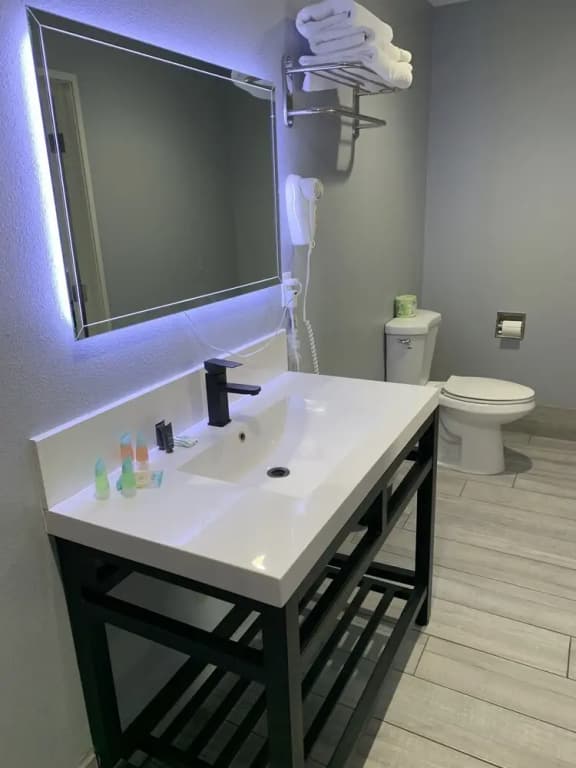 Willow Tree Inn  Suites - photo 12