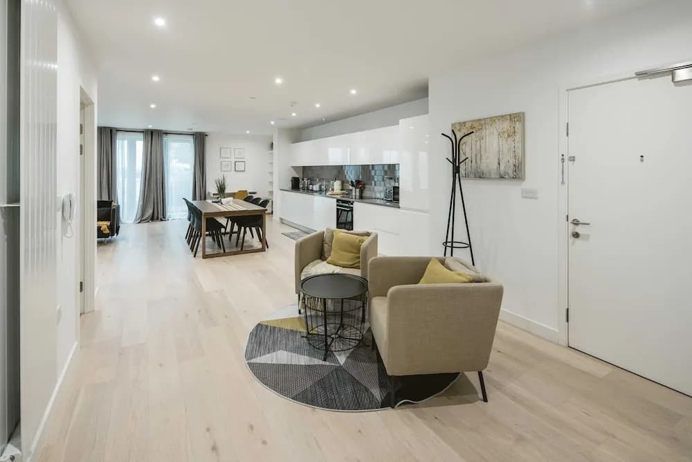 Stunning 3-bed Apartment in London - photo 11