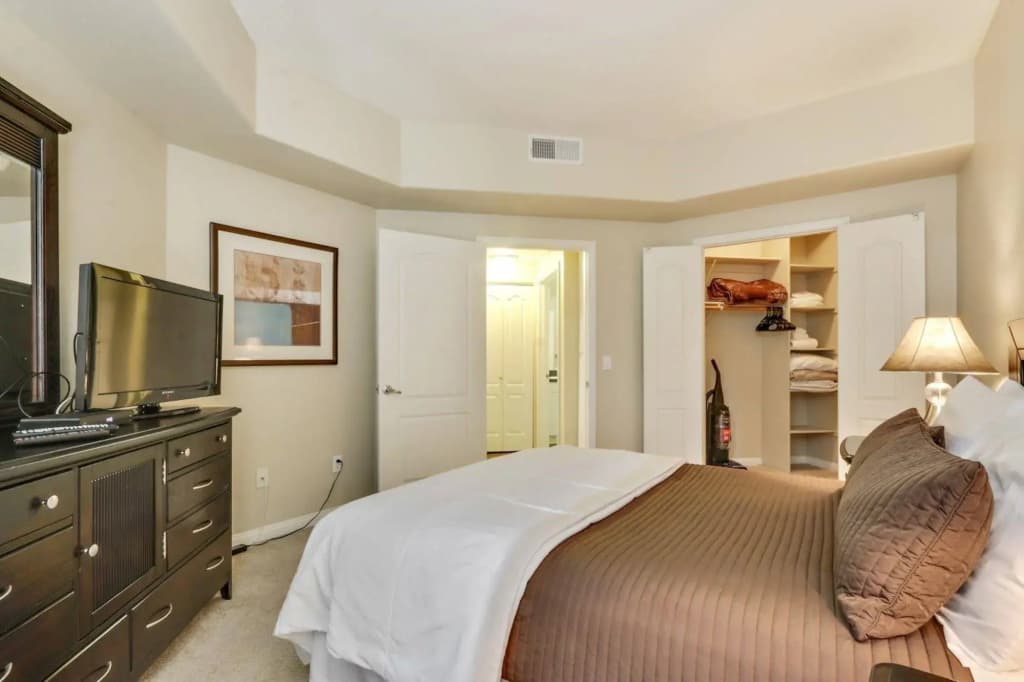 Global Luxury Suites at Lincoln Blvd - photo 4