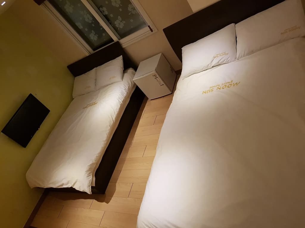 Moon Sun Guesthouse - photo 3