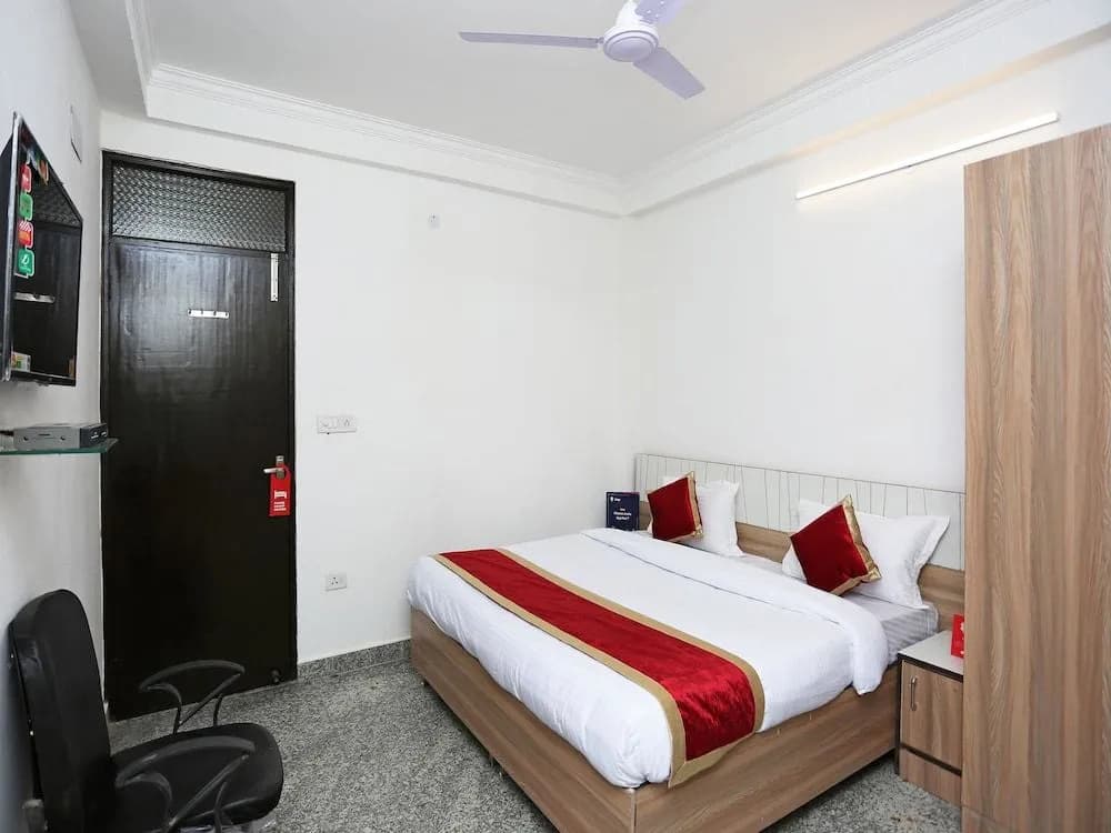 OYO 11953 Galaxy Residency - photo 8
