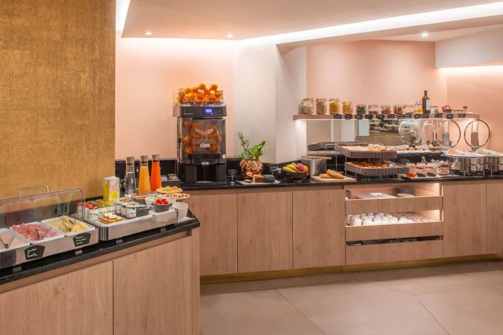 Hotel Arc Elysees - photo 10