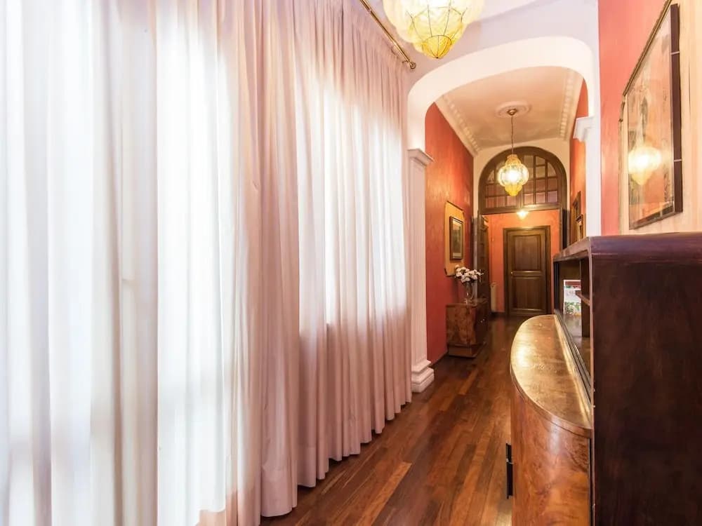 RSH Spanish Steps Luxury Apartment - photo 12
