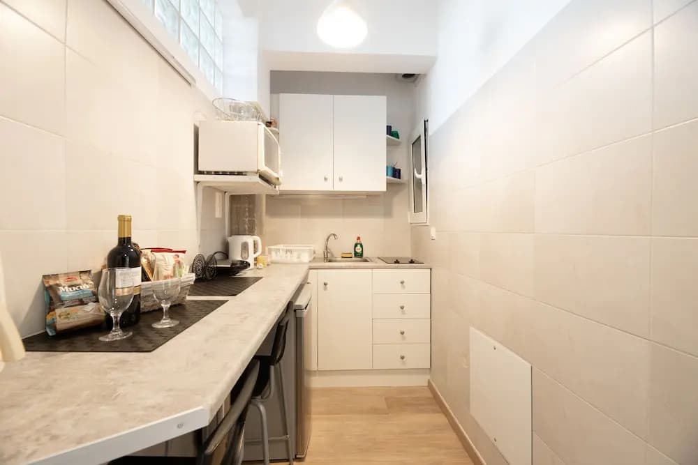 Renovated 3rd Floor Appartment - photo 11