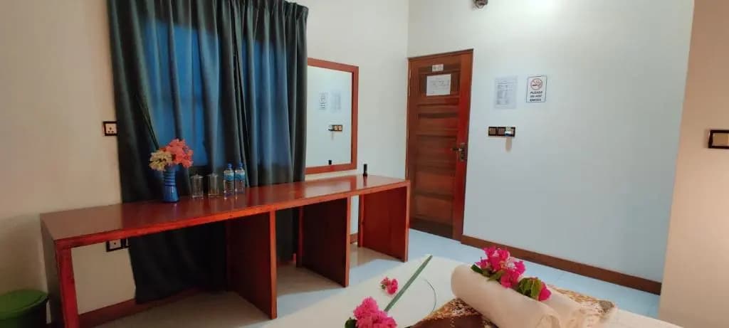 Equator Holiday Inn - main photo